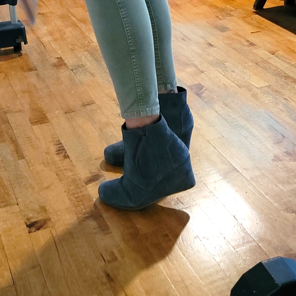 Toms booties - Picture 2 of 9